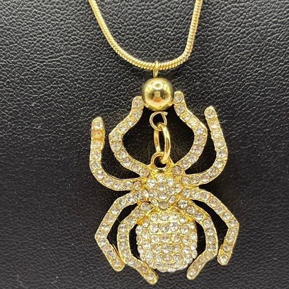 Spider Pendant Gold Tone with Rhinestones. Sparkling Necklace 🕷️ Halloween - Picture 4 of 10